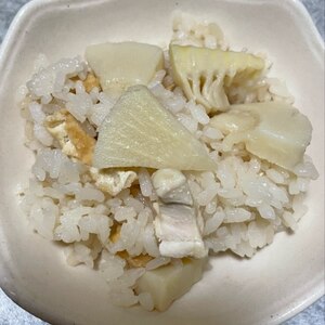 炊き込みごはん（筍・椎茸・人参・鶏もも肉・油揚げ）